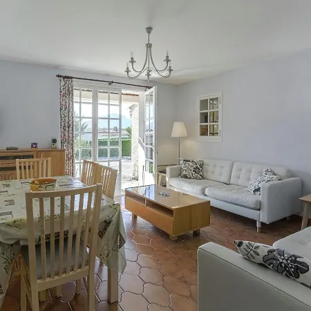 House Nearby The De Castillon *