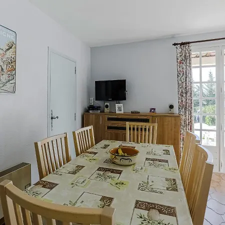 House Nearby The De Castillon *