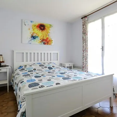 House Nearby The De Castillon