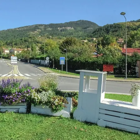 House Nearby The De Castillon