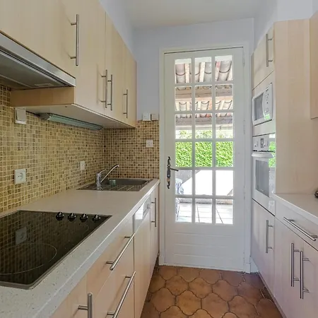 House Nearby The De Castillon Villa